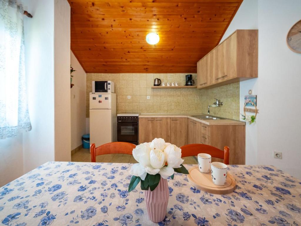 Apartment Matkos - With Garden And Terrace Nin Dış mekan fotoğraf