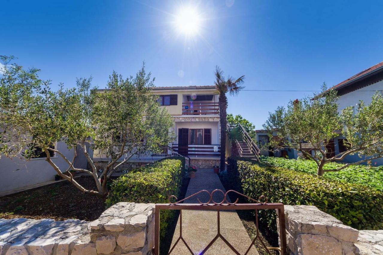 Apartment Matkos - With Garden And Terrace Nin Dış mekan fotoğraf